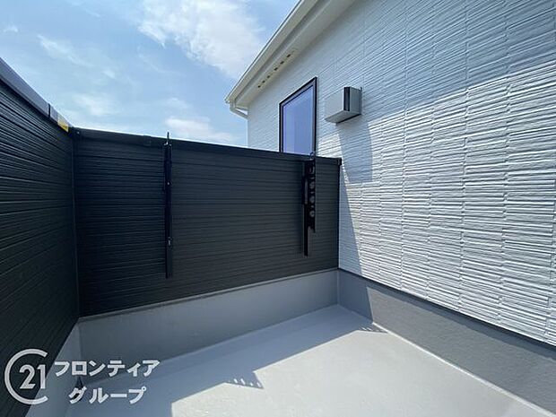 日当たりの良いバルコニーは、お洗濯が多いときも安心！たくさん干してもカラっと乾きそうです！