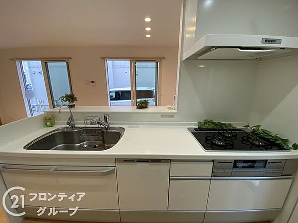 対面カウンターで、家族とコミュニケーションを取りながら料理ができるキッチンです
