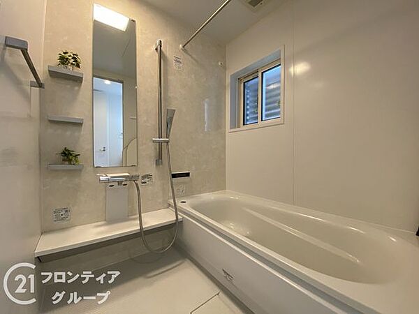 浴室に窓があるので換気も楽々です