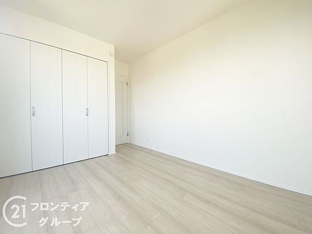 フローリング材には、木目や色調など木材特有の風合いがあり、ナチュラルな美しさで、日々の生活に温もりを与えてくれます。