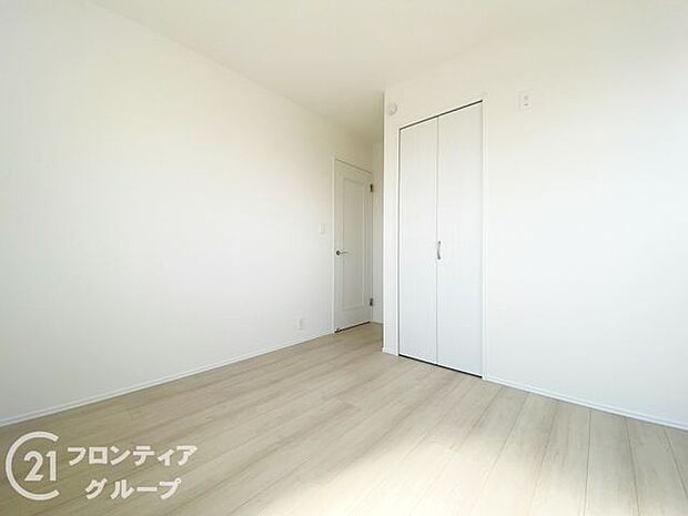 フローリング材には、木目や色調など木材特有の風合いがあり、ナチュラルな美しさで、日々の生活に温もりを与えてくれます。