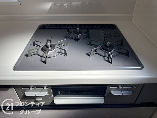 お手入れしやすい3口コンロ！お料理が楽しくなりそうですね