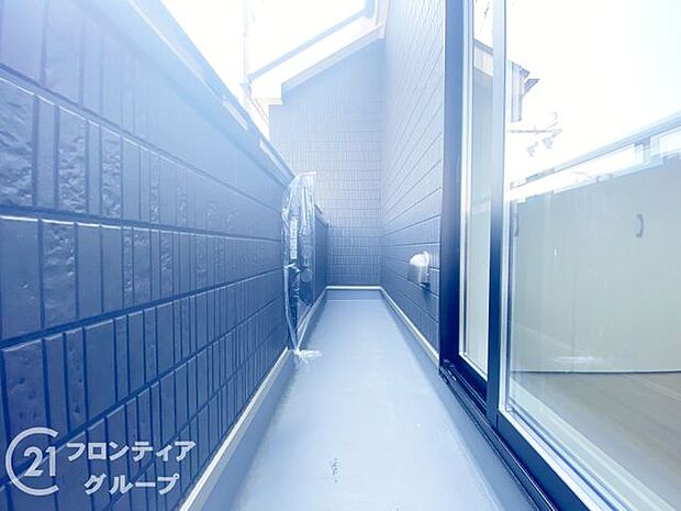 日当たりの良いバルコニーは、お洗濯が多いときも安心。たくさん干してもカラっと乾きそうです！