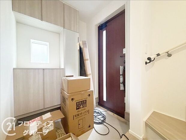 玄関は防犯性の優れたダブルロックドアです！