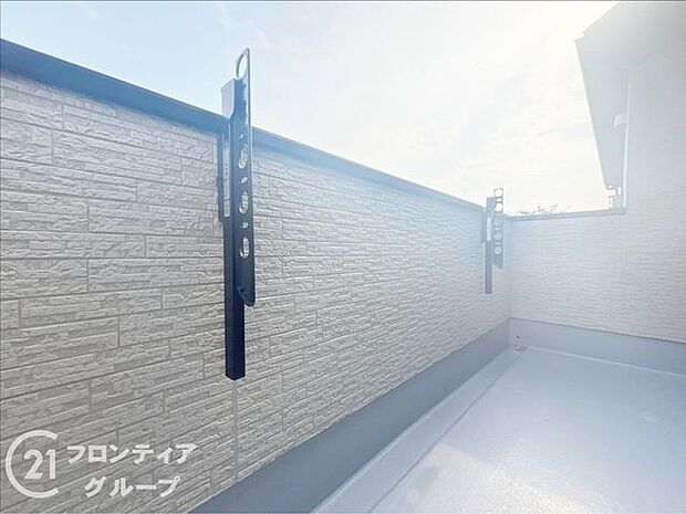 日当たりの良いバルコニーは、お洗濯が多いときも安心！たくさん干してもカラっと乾きそうです！