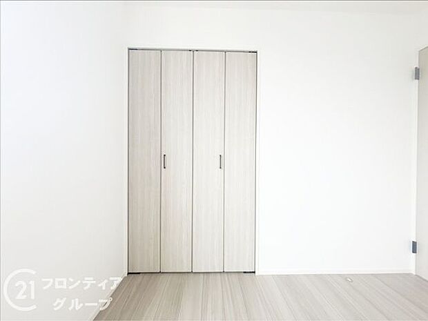 子ども部屋や寝室に用途多彩な明るい洋室