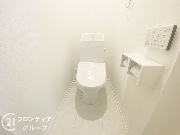 1階、2階どちらにも節水省エネ仕様のシャワートイレを採用しています。