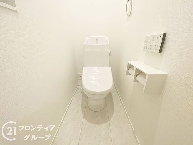 1階、2階どちらにも節水省エネ仕様のシャワートイレを採用しています。