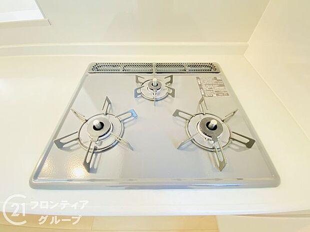 お手入れしやすい3口コンロ!お料理が楽しくなりそうですね