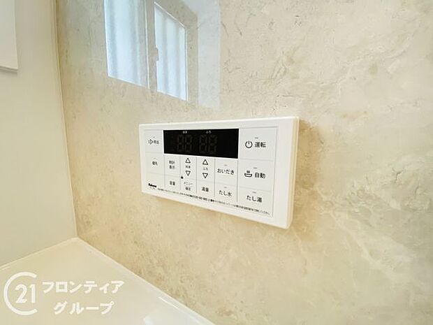 使いやすい給湯器リモコンで、温度調整も簡単に行えます。お風呂やキッチンで快適な温度をすぐに設定できるので、毎日の生活がより便利になります!