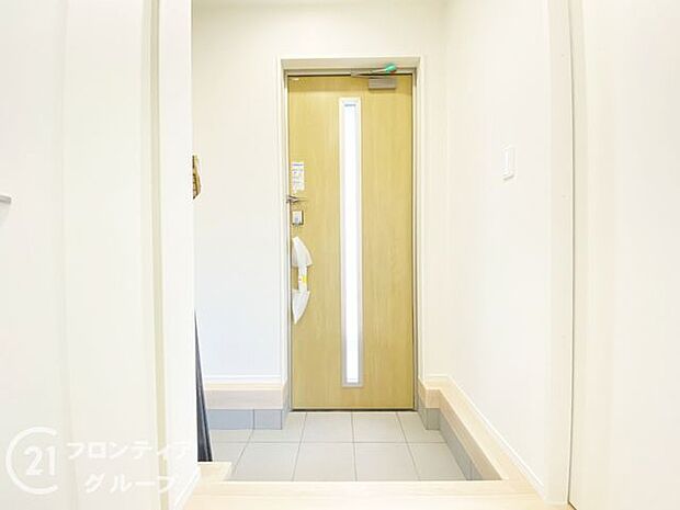 玄関は防犯性の優れたダブルロックドアです!