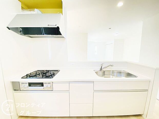 お手入れが楽に行える換気扇やステンレスワークトップは毎日お料理する奥様の味方！