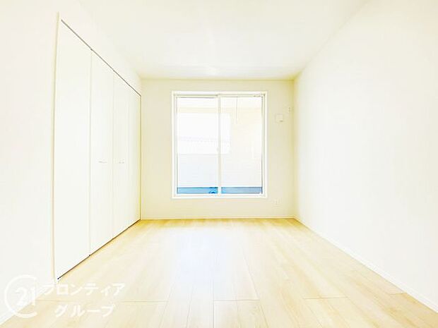 こちらのお部屋はバルコニーに面しており、日当たり、通風ともに良好です！