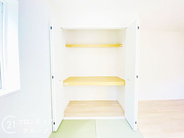 お布団も収納できる広々とした押入れは、季節のものもたくさん収納しておける便利なスペースです！