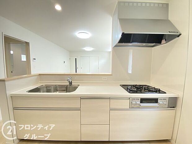 お手入れが楽に行える換気扇やステンレスワークトップは毎日お料理する奥様の味方！