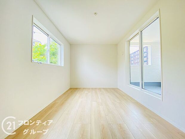 こちらのお部屋はバルコニーに面しており、日当たり、通風ともに良好です！