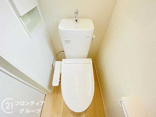 オート開閉のフタなので、手を触れず清潔・快適なトイレです！