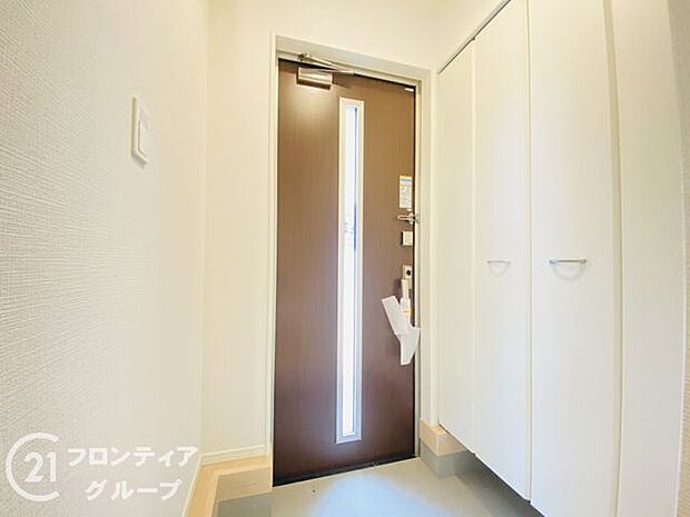 玄関は防犯性の優れたダブルロックドアです!