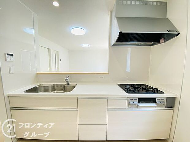 お手入れが楽に行える換気扇やステンレスワークトップは毎日お料理する奥様の味方!