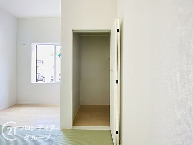 お布団も収納できる広々とした押入れは、季節のものもたくさん収納しておける便利なスペースです!