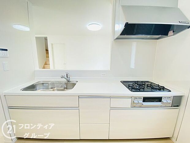 お手入れが楽に行える換気扇やステンレスワークトップは毎日お料理する奥様の味方!