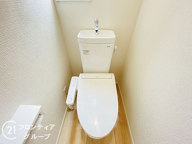 オート開閉のフタなので、手を触れず清潔・快適なトイレです!