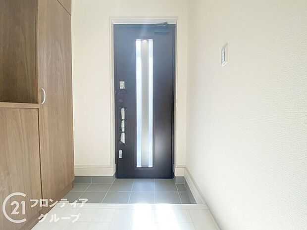 玄関は防犯性の優れたダブルロックドアです!