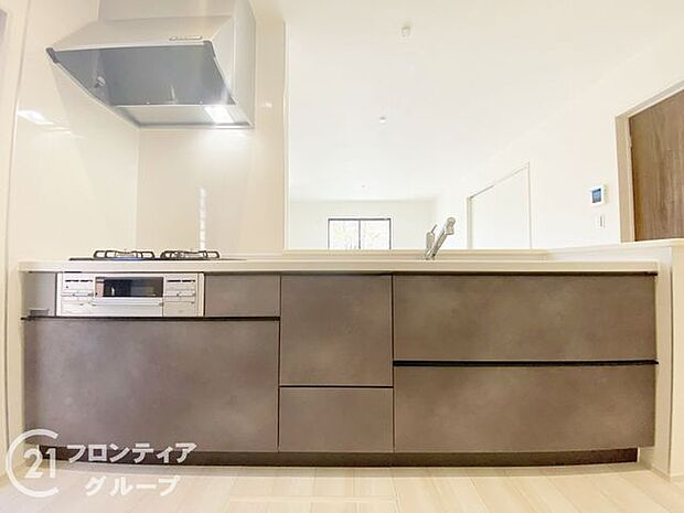 お手入れが楽に行える換気扇やステンレスワークトップは毎日お料理する奥様の味方!