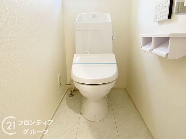 便器にふちがなく、汚れが隠れて見えない部分が極端に少なくなっており、お手入れも楽々!スピーディでパワフルな洗浄力を実現しています!