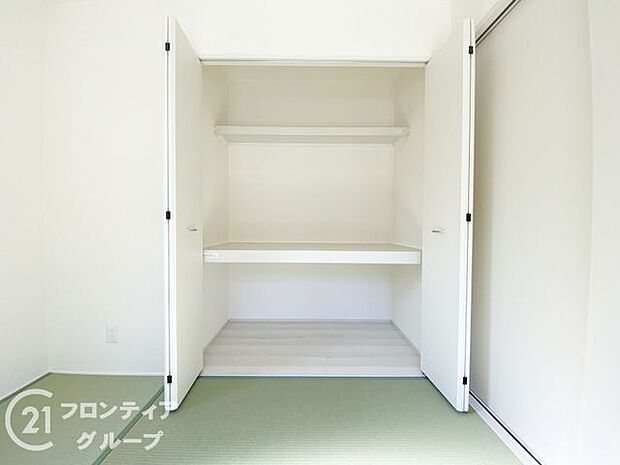 押入れには、お子様のおもちゃや来客時の座布団などもしっかり収納いただけます!