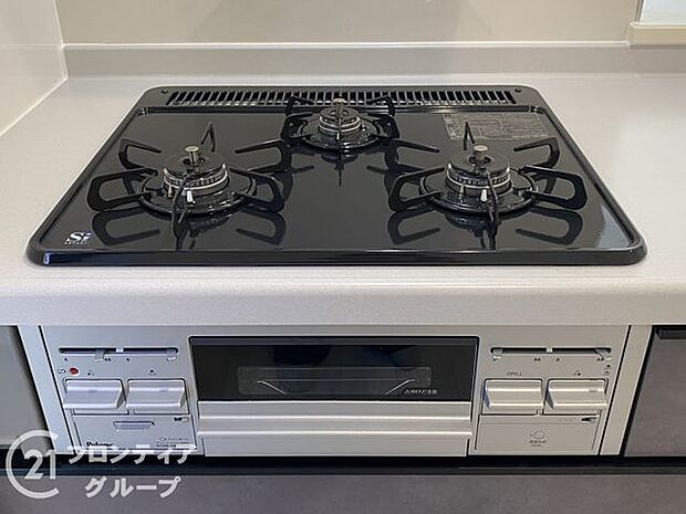 お手入れしやすい3口コンロ!お料理が楽しくなりそうですね