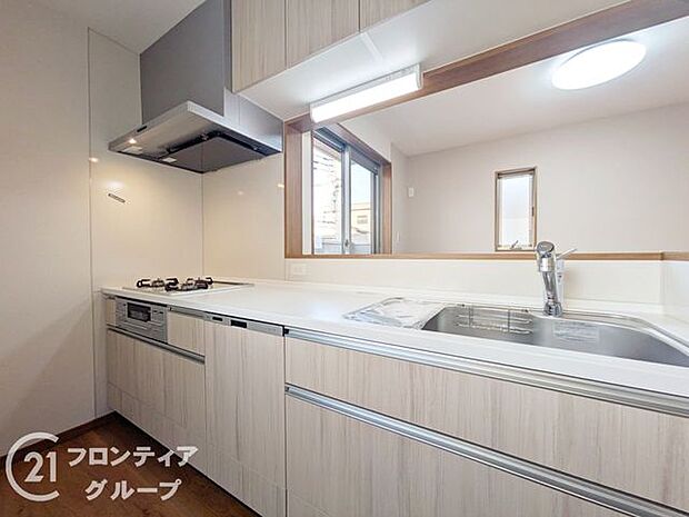 使い勝手の良いカウンターキッチンは、調理スペースが広く、料理の効率がアップします。快適なキッチンライフを提供します。