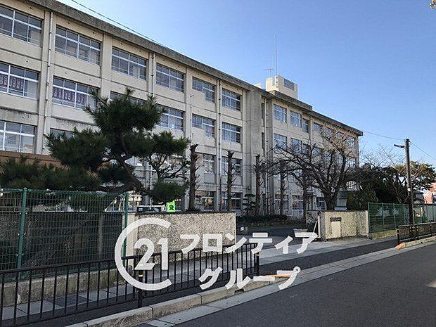 明石市立二見小学校 徒歩5分。 330m