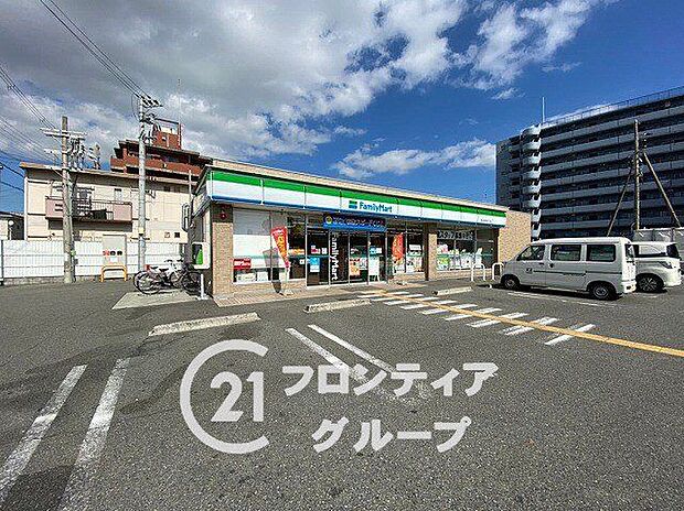 ファミリーマート明石東二見店 徒歩5分。 400m