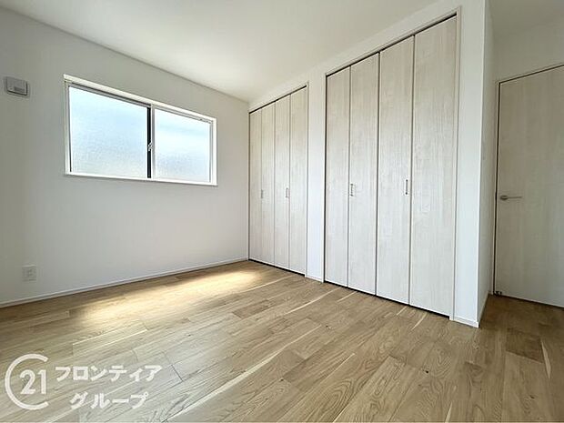 寝室や子供部屋にぴったりなシンプル洋室でお部屋のコーディネートが楽しめますね。