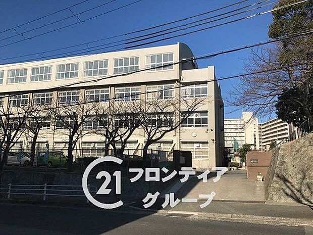 神戸市立神陵台中学校 徒歩10分。 770m