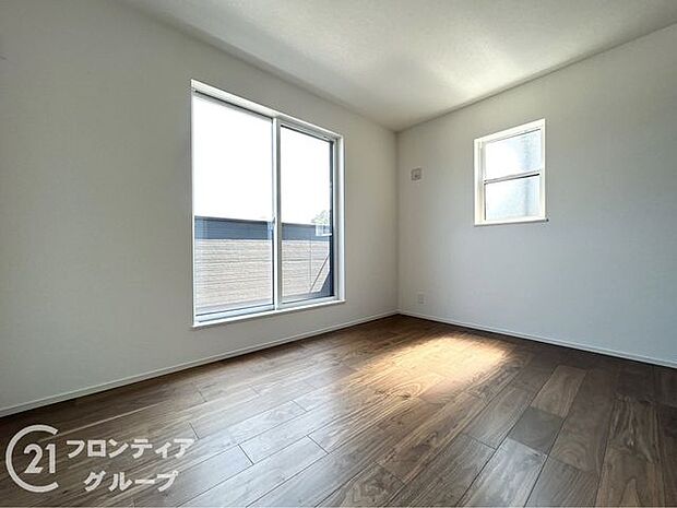 寝室や子供部屋にぴったりなシンプル洋室でお部屋のコーディネートが楽しめますね。