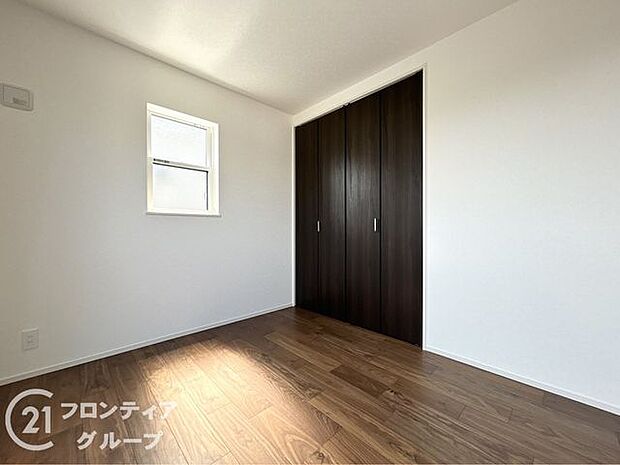 タタミスペースの押入れは、季節のものやお子様のおもちゃなどたくさん収納しておける便利なスペースです！