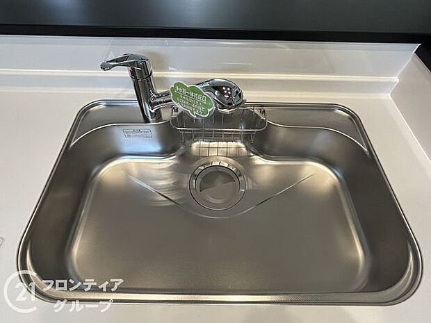 お鍋やホットプレートもすっぽりと入るワイドシンク