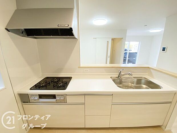 お手入れが楽に行える換気扇やステンレスワークトップは毎日お料理する奥様の味方!