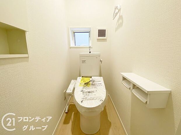 オート開閉のフタなので、手を触れず清潔・快適なトイレです!