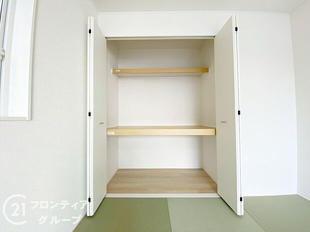 お布団も収納できる広々とした押入れは、季節のものもたくさん収納しておける便利なスペースです!