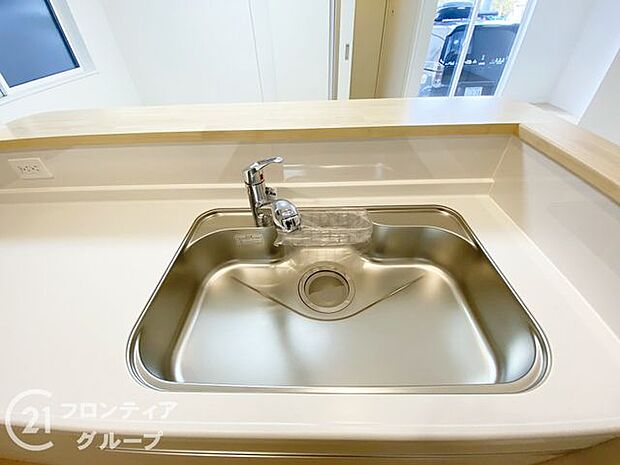 蛇口の先端に浄水器を内蔵。場所をとらない浄水器です。