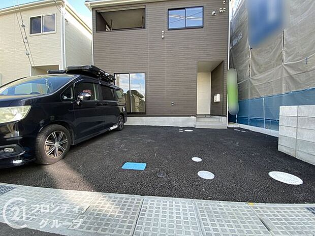 使いやすい駐車場で、家族全員が快適に利用できる空間です