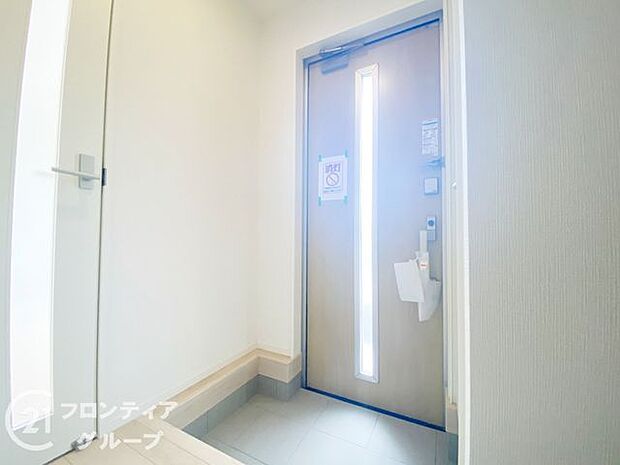 玄関は防犯性の優れたダブルロックドアです!