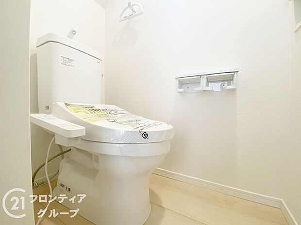 オート開閉のフタなので、手を触れず清潔・快適なトイレです!