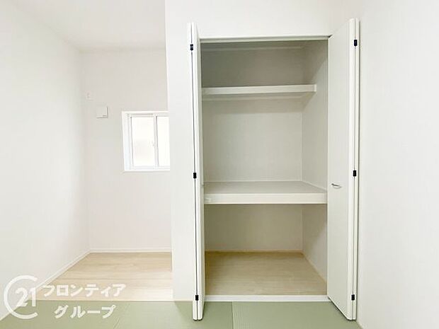 お布団も収納できる広々とした押入れは、季節のものもたくさん収納しておける便利なスペースです!