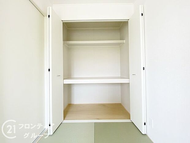 お布団も収納できる広々とした押入れは、季節のものもたくさん収納しておける便利なスペースです!