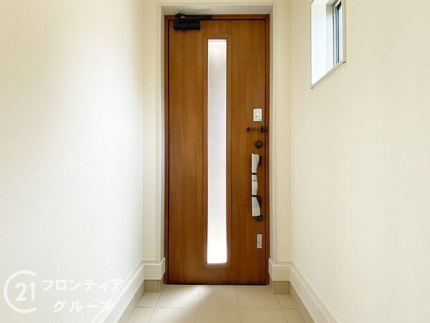 玄関は防犯性の優れたダブルロックドアです!