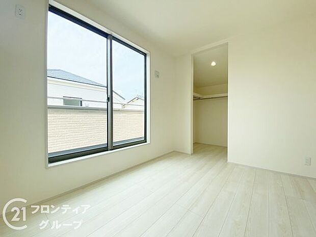 室内はシンプルな仕様となっており、それぞれの好みに合わせたインテリアで、趣味に合わせてレイアウトしやすくなっております。